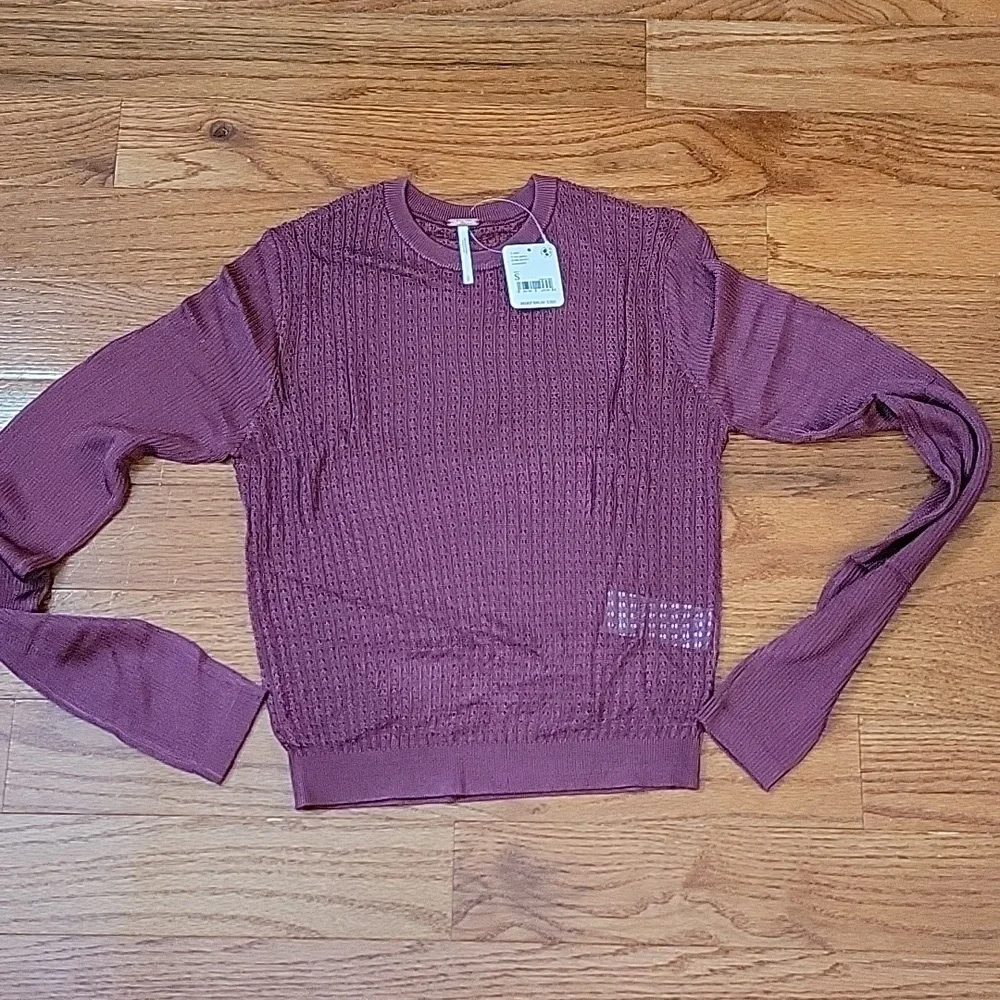 FREE PEOPLE H20 crew pullover in raw garnet sz Small